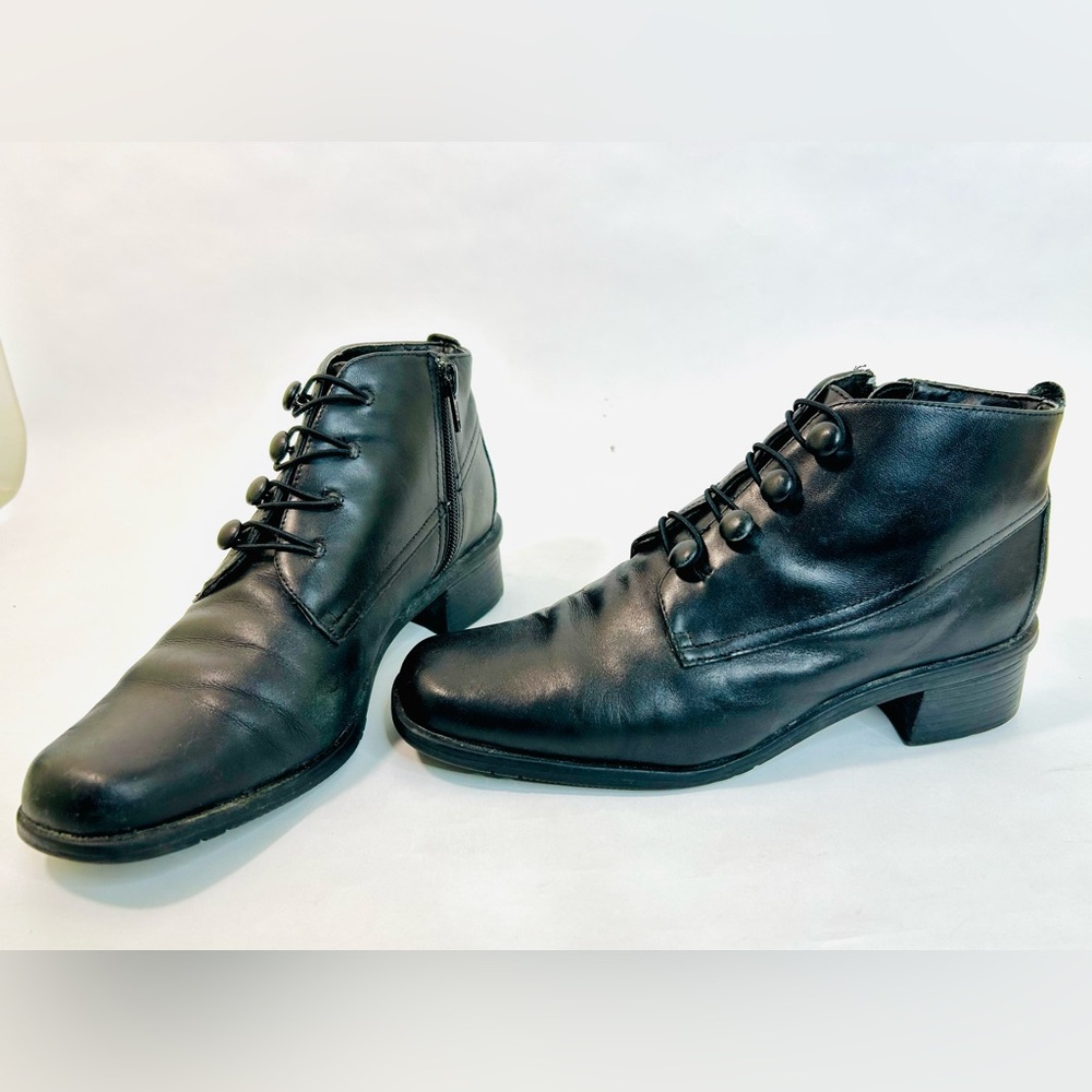 Liz Baker Black Leather Ankle Boots with Victorian Style Loop and Buttons sz 7 - Picture 4 of 12